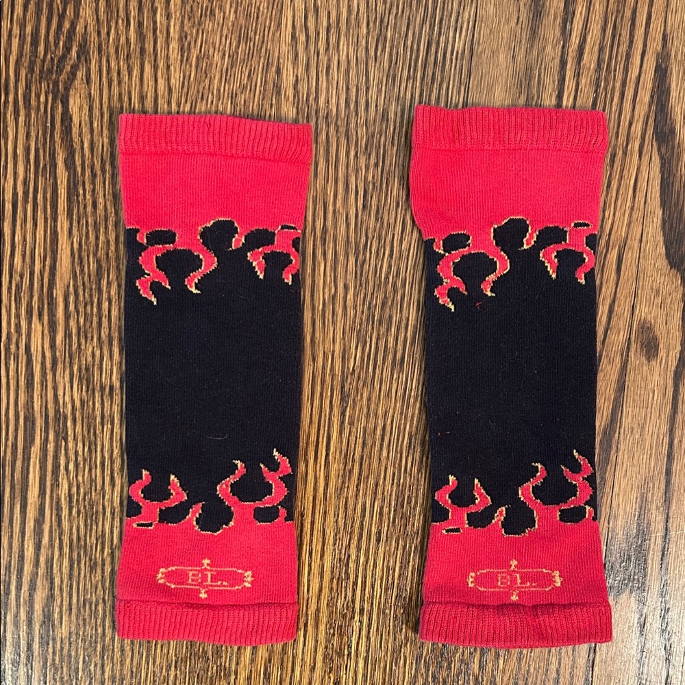 Vintage Red and Black Flame Pattern Men’s Socks